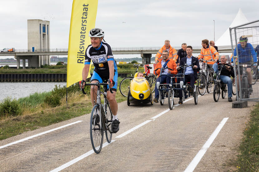 Opening van het vernieuwde fietspad over de Houtribdijk (Lelystad-Enkhuizen)