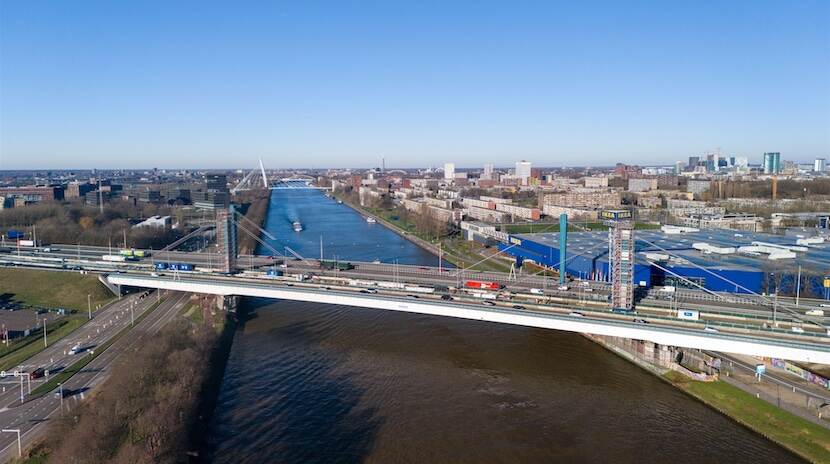 Luchtfoto van de Galecopperbrug bij Utrecht.