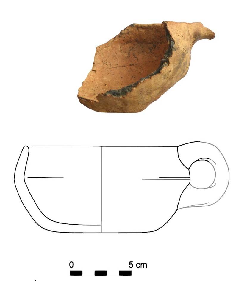 Scherf van een tweeledige kom met oor uit de Late Bronstijd