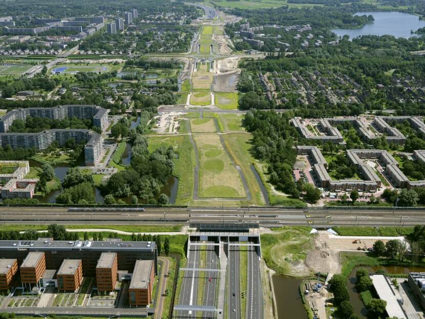 luchtfoto Park op tunneldak A9 Gaasperdammerweg