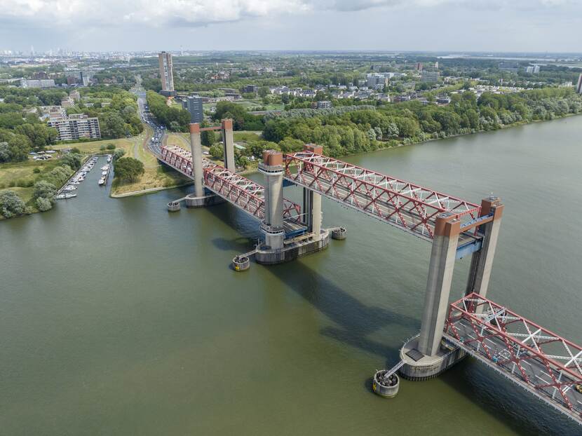 spijkenisserbrug vanuit de lucht